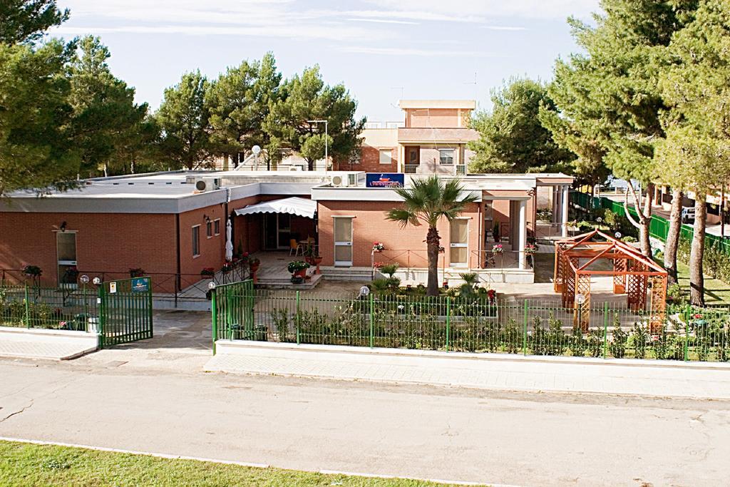Albergo L'Approdo Lesina Exterior photo